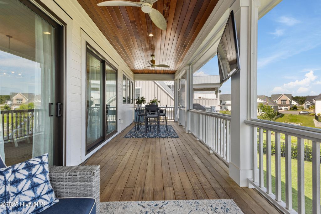 Image 24 of property listing at 729 Waterstone Drive, Wilmington, NC 28411