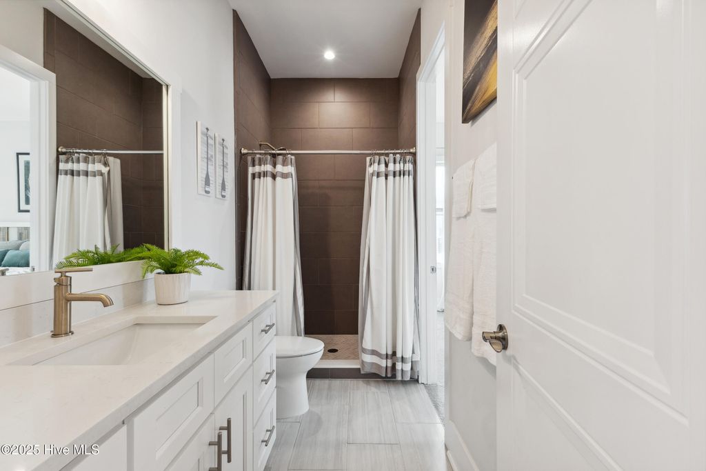 Image 26 of property listing at 729 Waterstone Drive, Wilmington, NC 28411