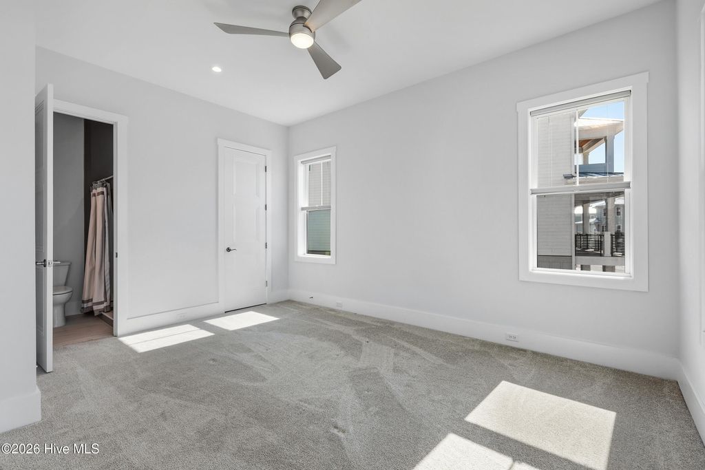 Image 28 of property listing at 729 Waterstone Drive, Wilmington, NC 28411