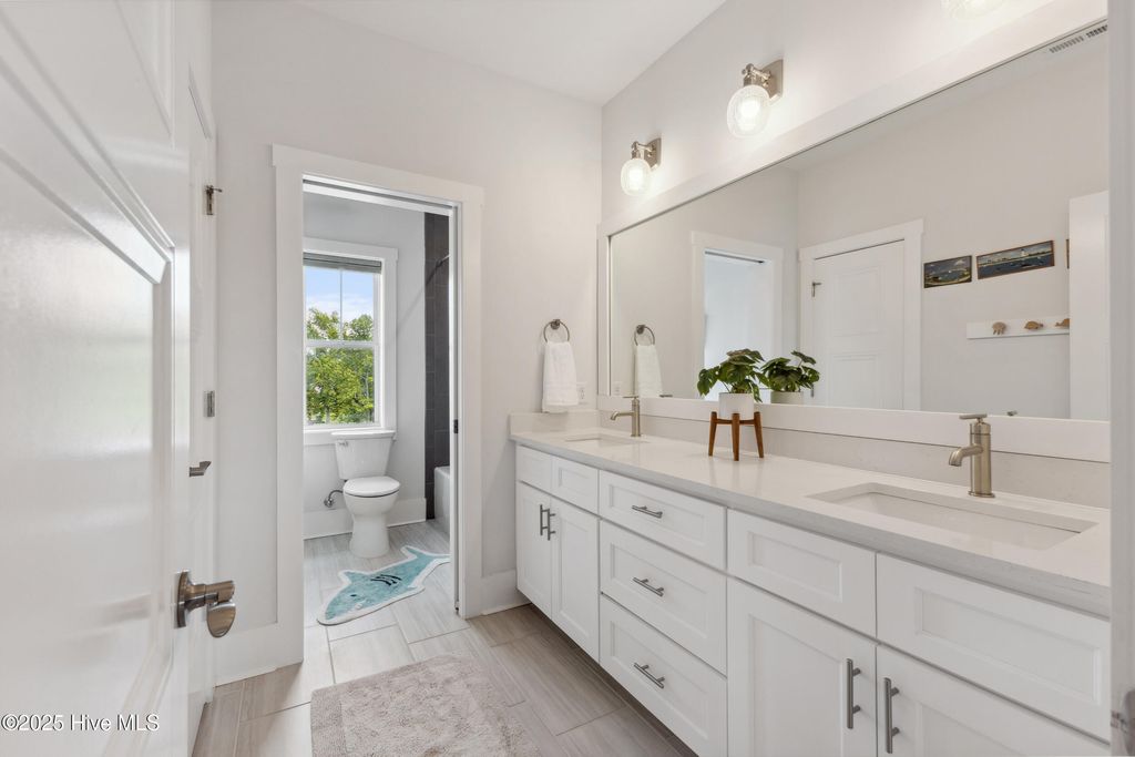 Image 37 of property listing at 729 Waterstone Drive, Wilmington, NC 28411