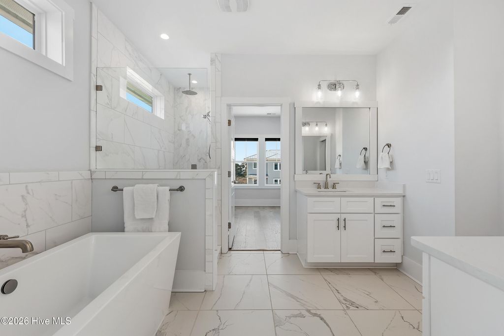 Image 42 of property listing at 729 Waterstone Drive, Wilmington, NC 28411