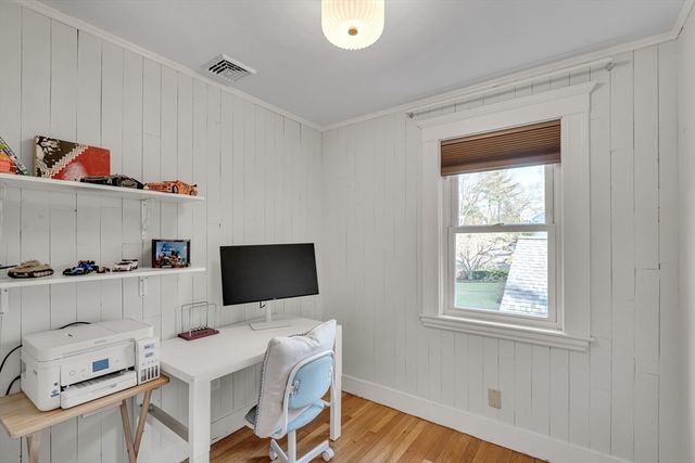 33 Avon Road, Wellesley, MA 02482