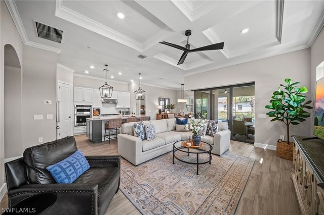 9681 Everglades DR, Naples, FL 34120