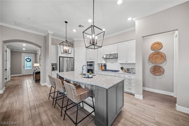 9681 Everglades DR, Naples, FL 34120