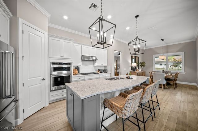 9681 Everglades DR, Naples, FL 34120