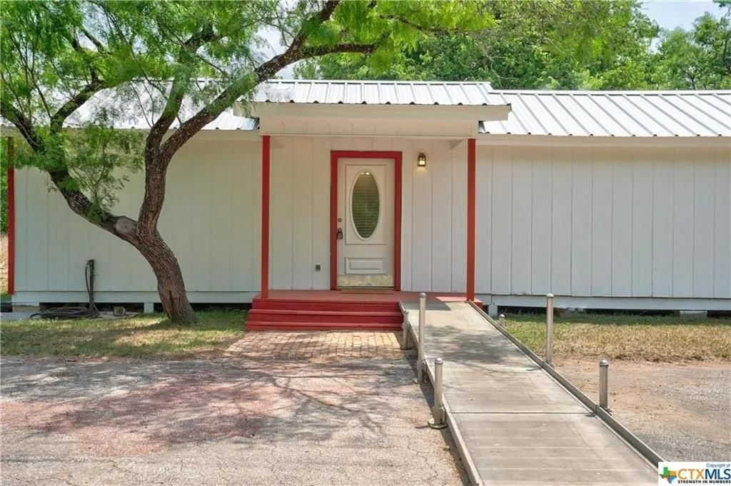 301 Tatum RD, Martindale, TX 78655