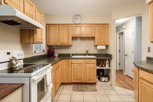 1908 Melrose Street, Rockford, IL 61103