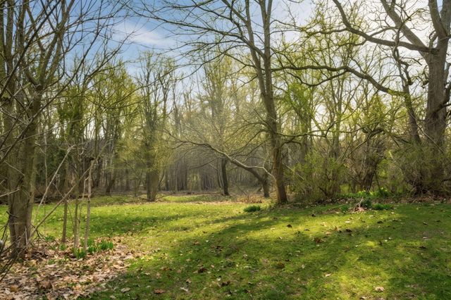 8256 E State Road 2, New Carlisle, IN 46552