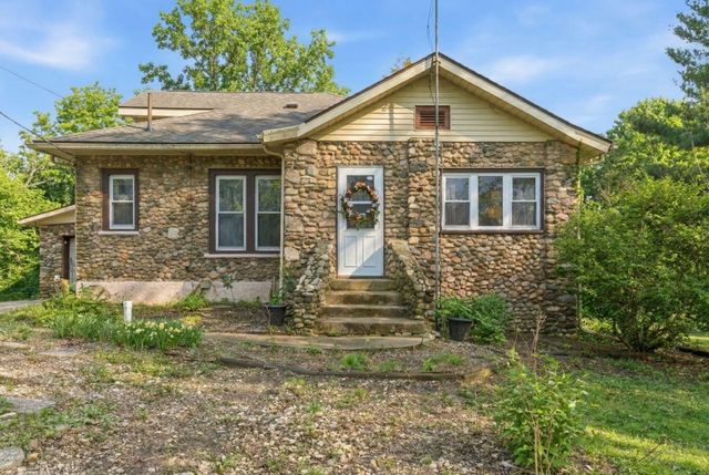 8256 E State Road 2, New Carlisle, IN 46552