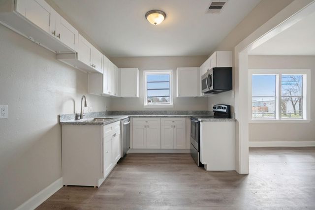 406 Bardash Street, Cleveland, TX 77327