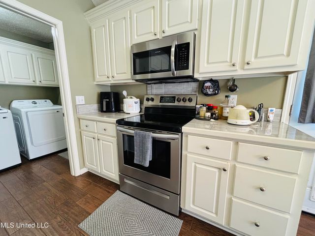 100 Magnolia Way, Pearl, MS 39208