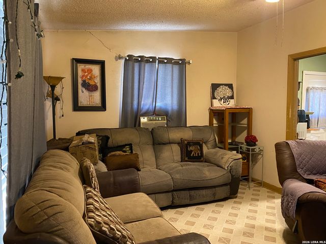 2040 BUFFALO ST, San Antonio, TX 78211