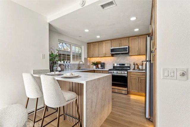 12 Woodleaf, Irvine, CA 92614