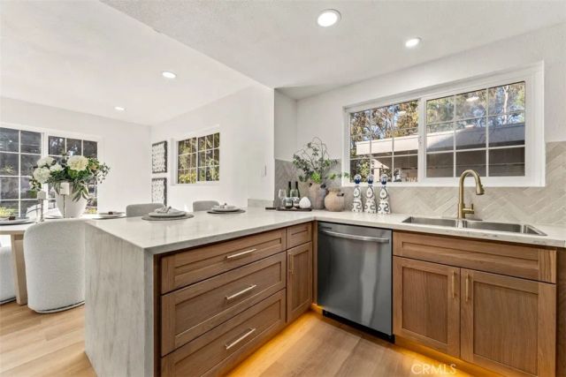 12 Woodleaf, Irvine, CA 92614