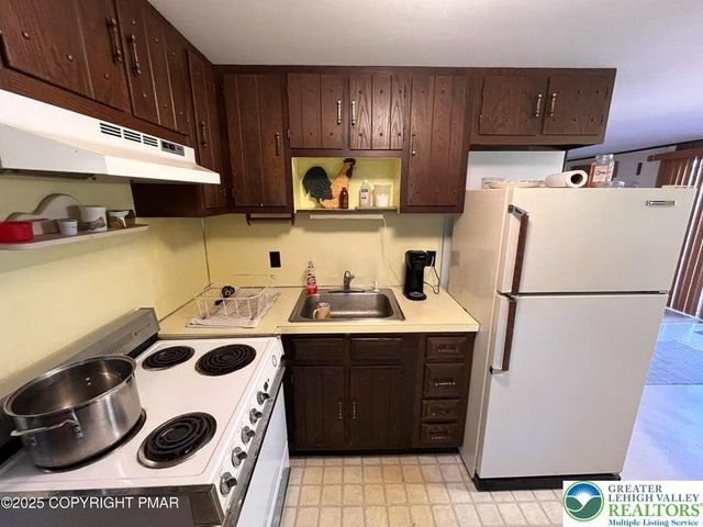 226 Bear Creek Lake Drive, Penn Forest Twp, PA 18229