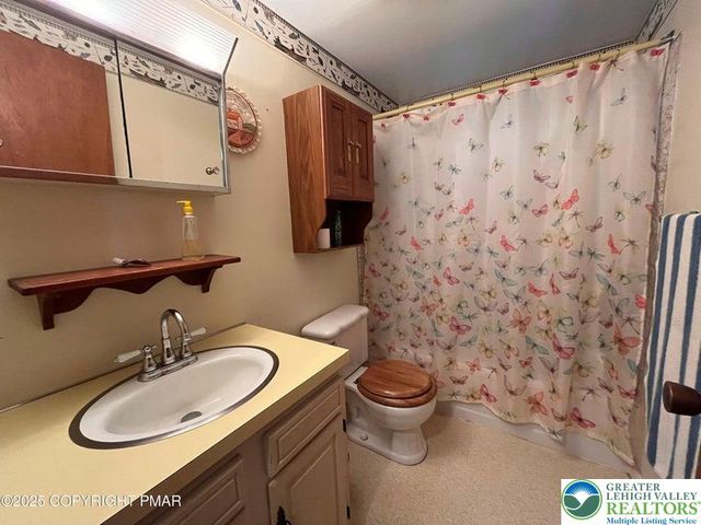 226 Bear Creek Lake Drive, Penn Forest Twp, PA 18229