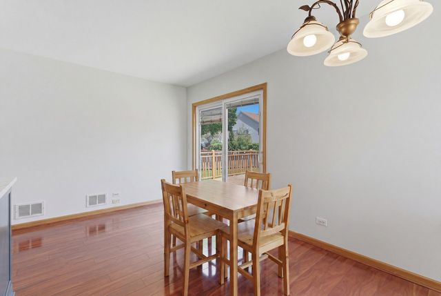 425 Hobart Drive, South Elgin, IL 60177