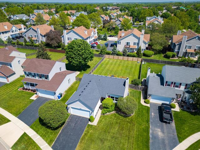 425 Hobart Drive, South Elgin, IL 60177