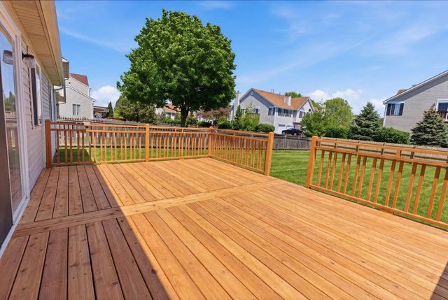 425 Hobart Drive, South Elgin, IL 60177