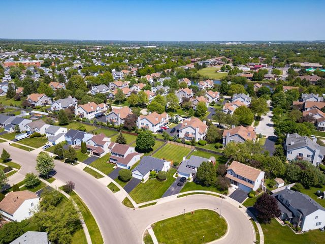 425 Hobart Drive, South Elgin, IL 60177
