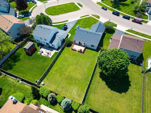 425 Hobart Drive, South Elgin, IL 60177