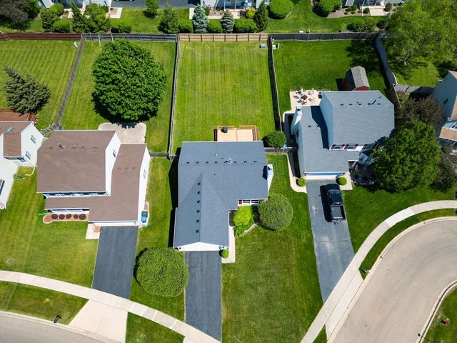 425 Hobart Drive, South Elgin, IL 60177