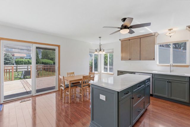 425 Hobart Drive, South Elgin, IL 60177
