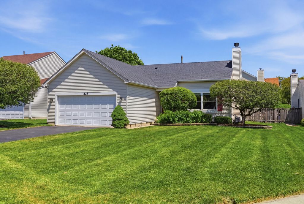 425 Hobart Drive, South Elgin, IL 60177
