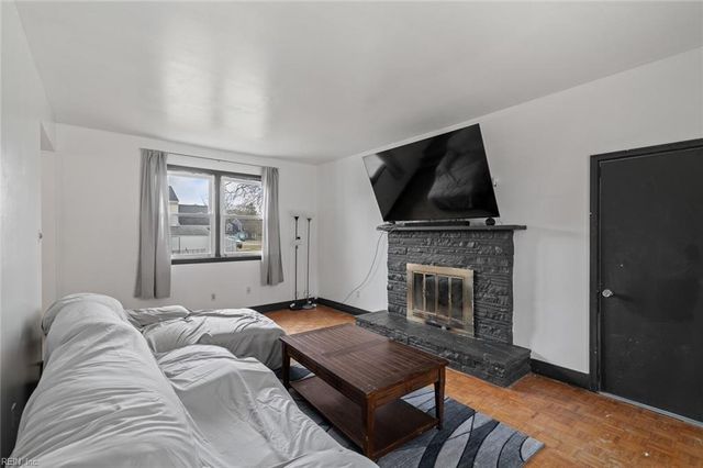 606 Charlton DR, Hampton, VA 23666