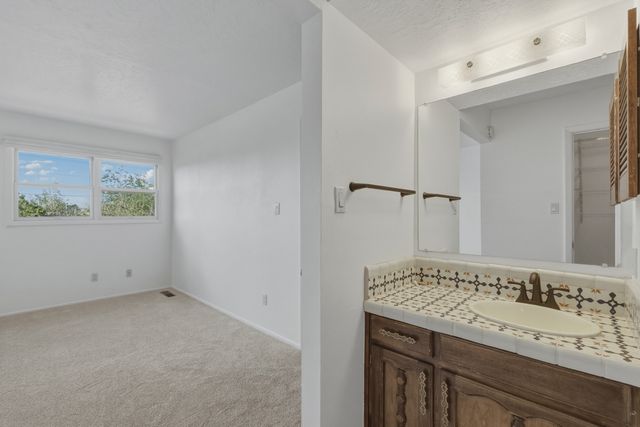 3160 Plaza Blanca, Santa Fe, NM 87507