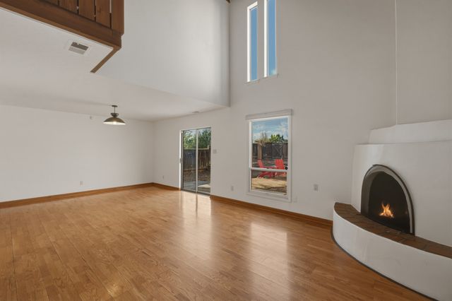 3160 Plaza Blanca, Santa Fe, NM 87507