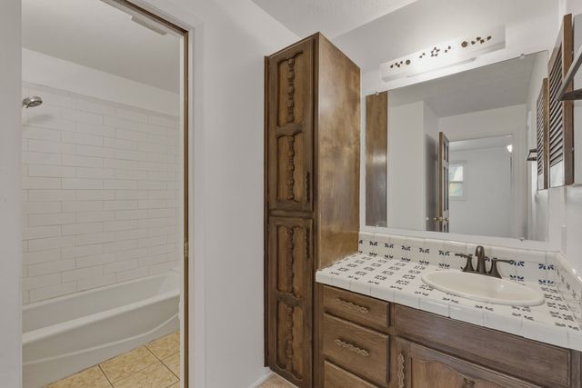 3160 Plaza Blanca, Santa Fe, NM 87507