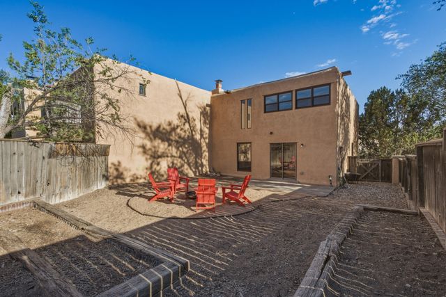 3160 Plaza Blanca, Santa Fe, NM 87507