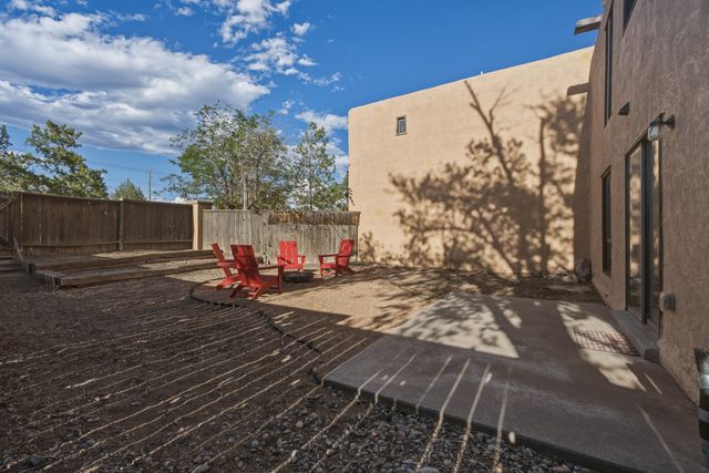 3160 Plaza Blanca, Santa Fe, NM 87507