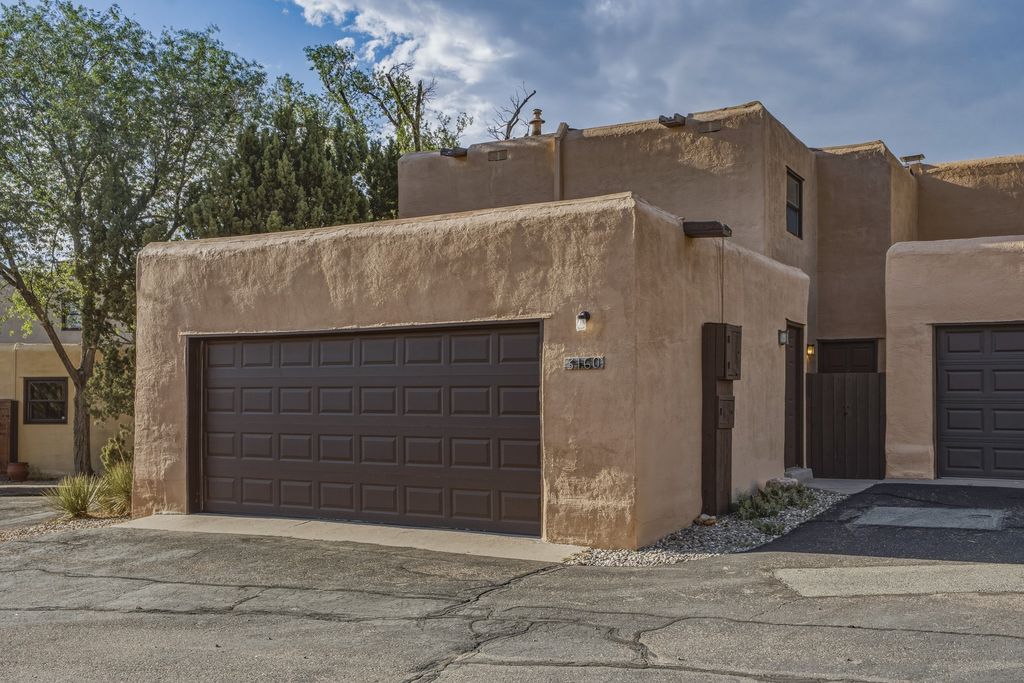 3160 Plaza Blanca, Santa Fe, NM 87507