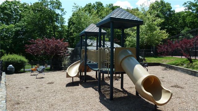 107 Winding Ridge Road 107, White Plains, NY 10603