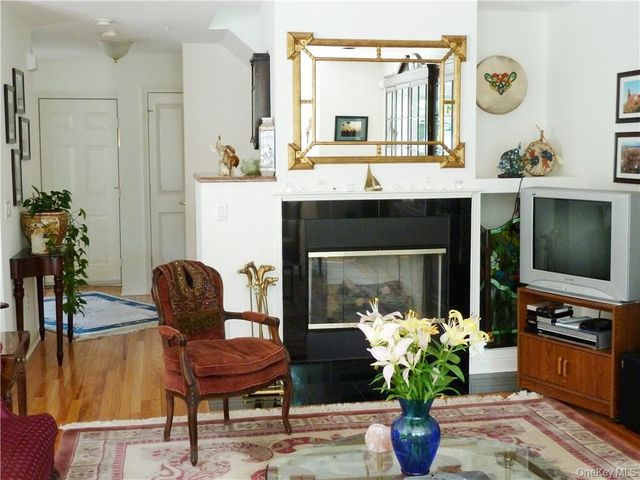 107 Winding Ridge Road 107, White Plains, NY 10603