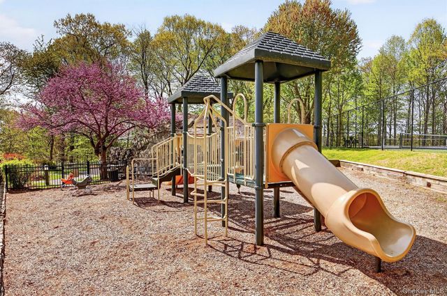 107 Winding Ridge Road 107, White Plains, NY 10603