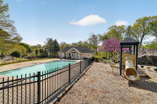 107 Winding Ridge Road 107, White Plains, NY 10603