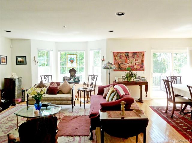 107 Winding Ridge Road 107, White Plains, NY 10603