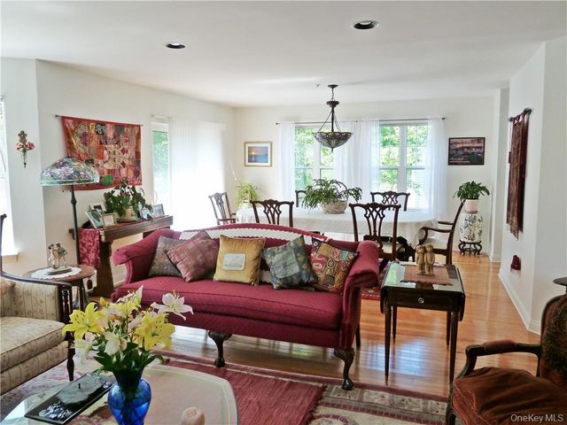 107 Winding Ridge Road 107, White Plains, NY 10603