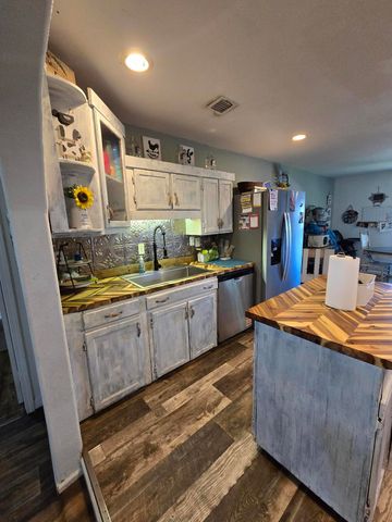 308 E James Street, Mountain View, MO 65548