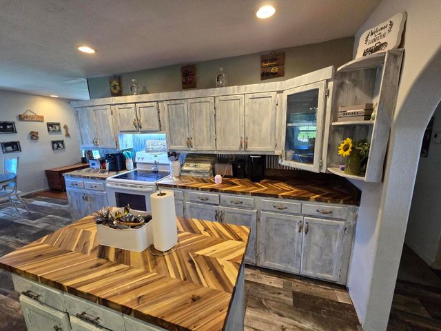 308 E James Street, Mountain View, MO 65548