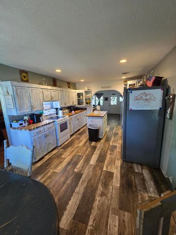 308 E James Street, Mountain View, MO 65548