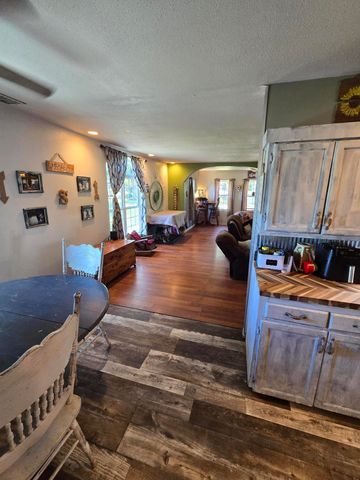 308 E James Street, Mountain View, MO 65548