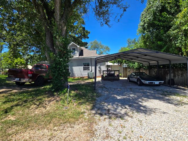 308 E James Street, Mountain View, MO 65548