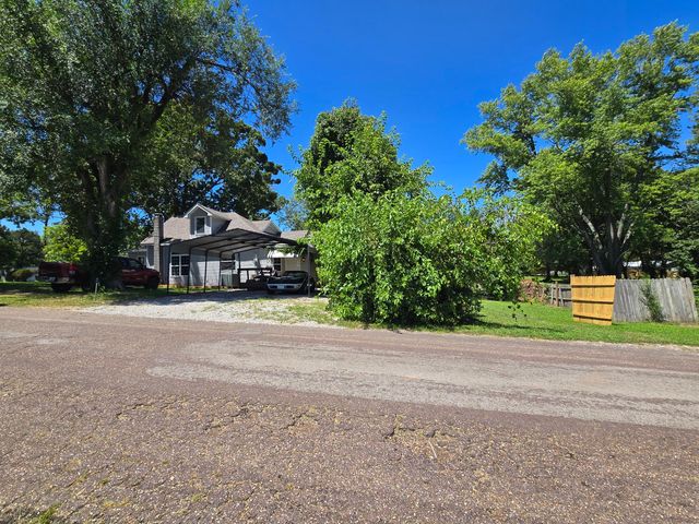 308 E James Street, Mountain View, MO 65548