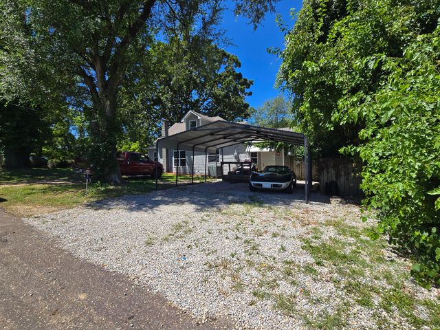 308 E James Street, Mountain View, MO 65548