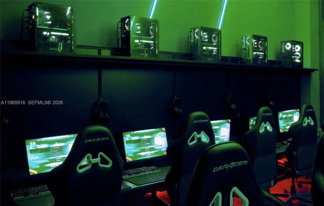 17100 Collins Ave, Sunny Isles Beach, FL 33160