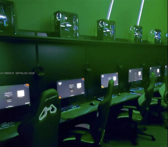 17100 Collins Ave, Sunny Isles Beach, FL 33160